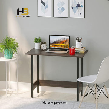 Timeless Elegance Computer Desk – Minimalist High-Gloss Workstation