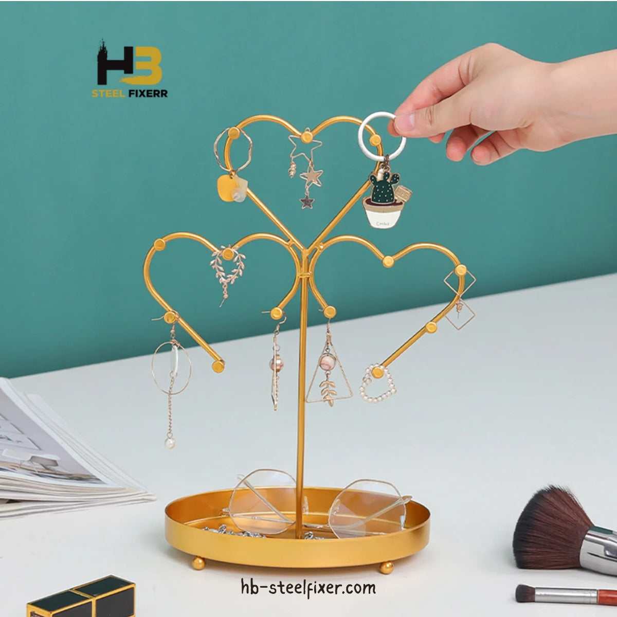 Modern Eye-Shaped Jewelry Display Rack